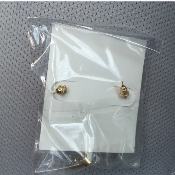 💕New! Single Pearl cluster ear crawler earrings💕 - Picture 2 of 5